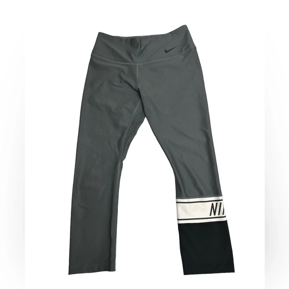Nike Women’s Leggings Gray/Blk/Wh Sz Small Excellent. Inseam 21 Rise‎ 9
